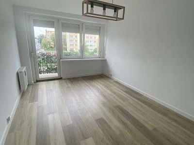 3 pokoje, 48 m2, balkon, II p., po remoncie, Os. Asnyka