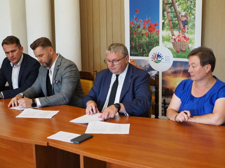 Podpisanie Umowy między Wójtem Gminy  Żelazków a Wicemarszałkiem Województwa Wielkopolskiego
