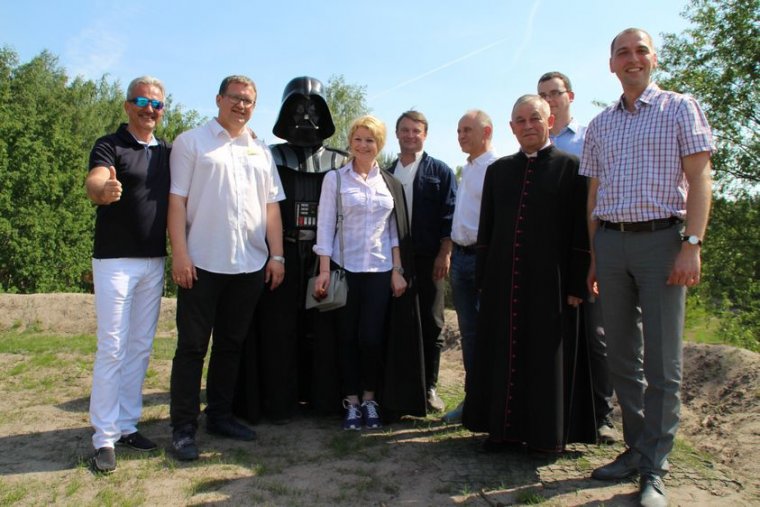 Darth Vader oraz inne postaci z Gwiezdnych Wojen wraz z władzami miasta powitały mieszkańców Winiar
