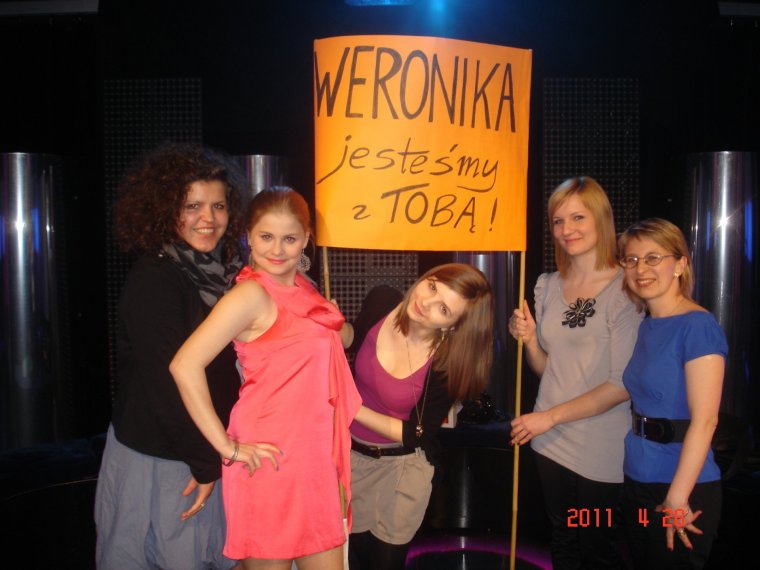 Weronika Owczarek (druga od lewej) wraz ze słuchaczkami i nauczycielką NKJO 